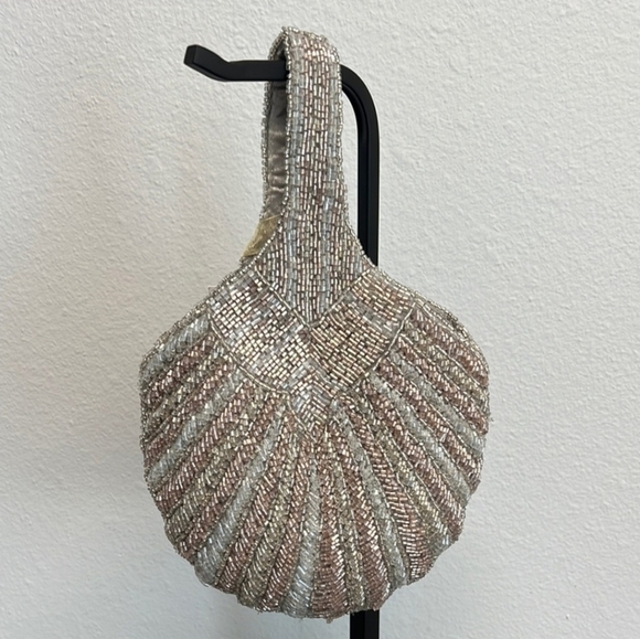 🔹️Beaded Silver Shell-Shaped Evening Made in India Bag - Picture 1 of 8